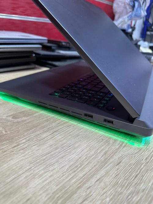 Asus strix G18 ultra 9 275Hx 32gb ram 1tr ssd Rtx 5080 (16gb) Lecron 18 pouces