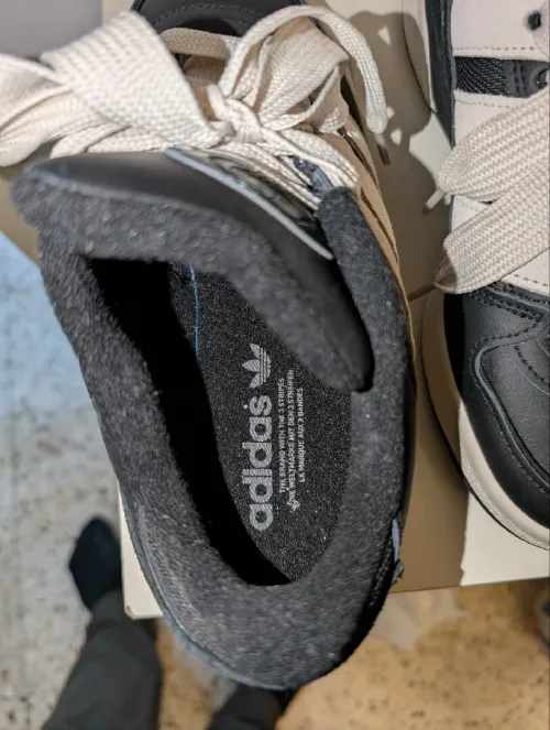 Adidas forum 2000