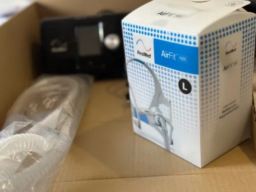 للبيع: جهاز ResMed AirSense 10 AutoSet + قناع AirFit N20