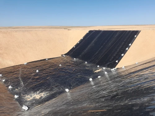Bassin d'irrigation et d'aquaculture en geomembrane