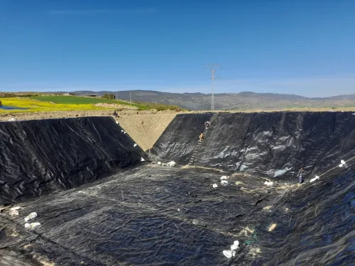 Bassin d'irrigation et d'aquaculture en geomembrane