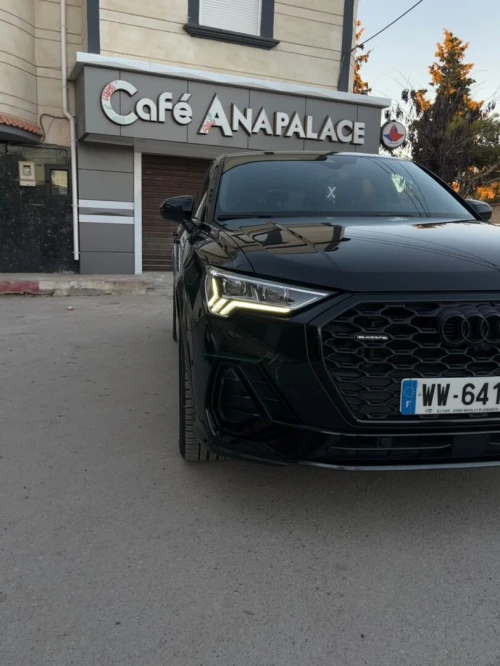 Audi Q3 2024 S-line black édition