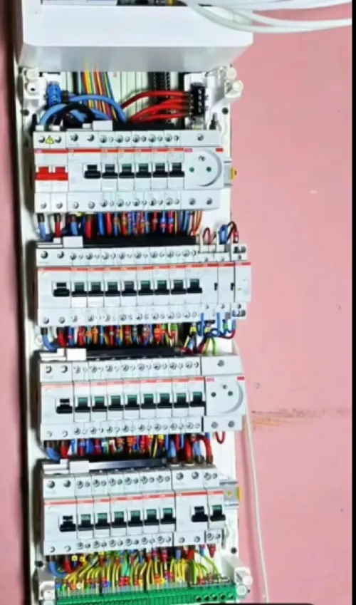 Électricien bâtiment et industrielle qualifié