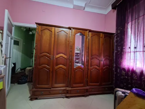 Liquidation armoire bois rouge premier choix