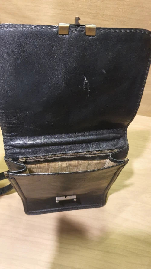 Magnifique sacoche, pochette de luxe italienne en cuir de la marque Ca-Gi.