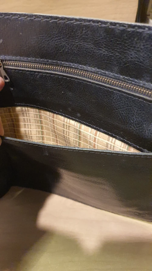 Magnifique sacoche, pochette de luxe italienne en cuir de la marque Ca-Gi.
