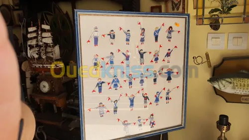 Tableau marin broderie en points comptés représentant des drapaux de l'alphabet  maritimes Semaphore