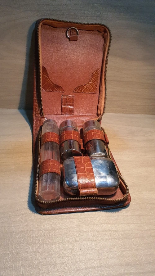 Vintage nécessaire, Trousse de toilette en croco avec Blaireau en corne véritable fait main