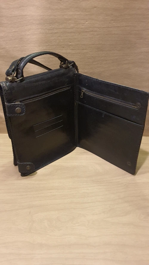 Magnifique sacoche, pochette de luxe italienne en cuir de la marque Ca-Gi.