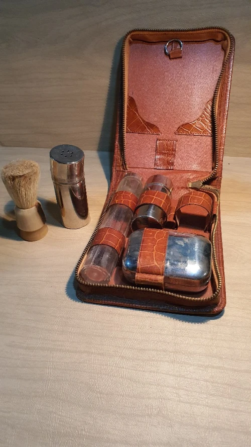 Vintage nécessaire, Trousse de toilette en croco avec Blaireau en corne véritable fait main