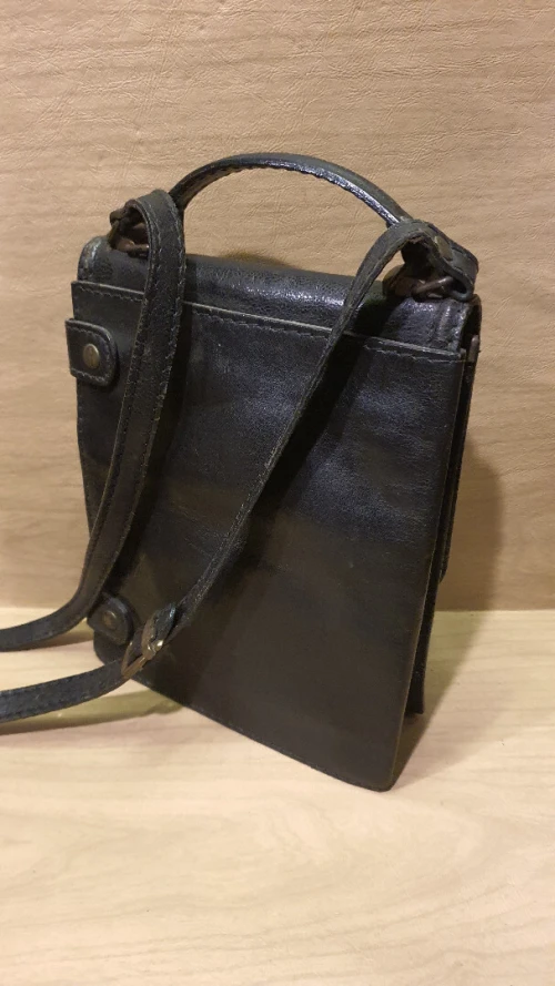 Magnifique sacoche, pochette de luxe italienne en cuir de la marque Ca-Gi.