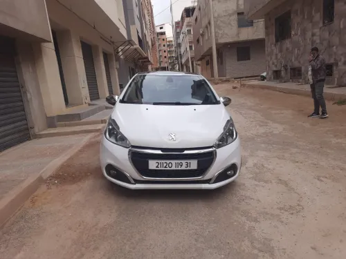 Peugeot 208 2019 Silver Line