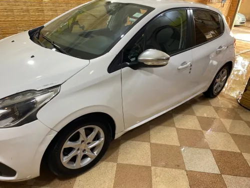 Peugeot 208 2015 Active Facelift