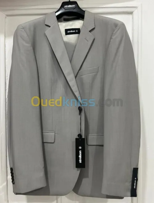 COSTUME marqué  STRELLSON 