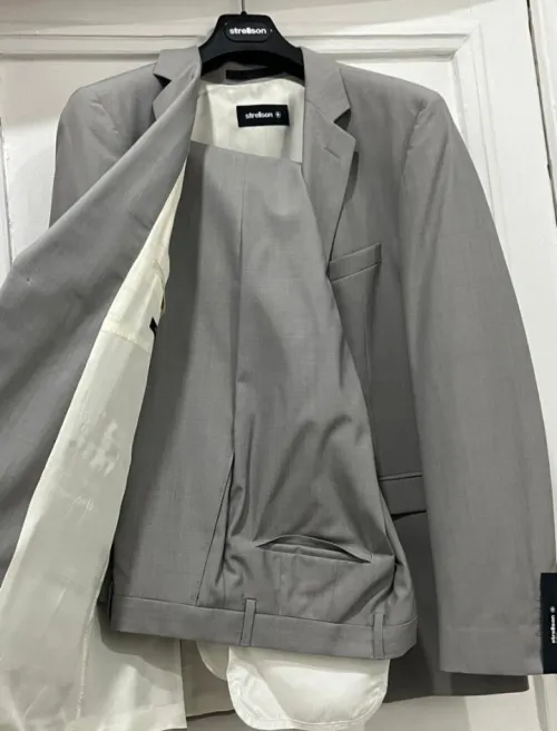 COSTUME marqué  STRELLSON 
