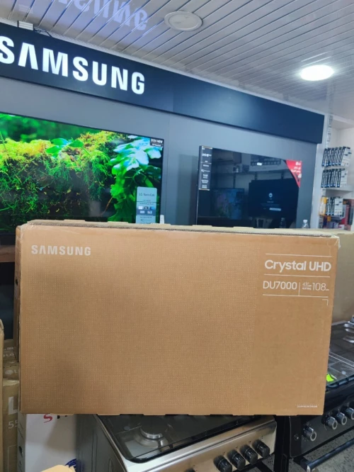 Téléviseur SAMSUNG 43" UHD 4K CRYSTAL DU7000 SMART TV UA43DU7000 avec Récepteur intégré