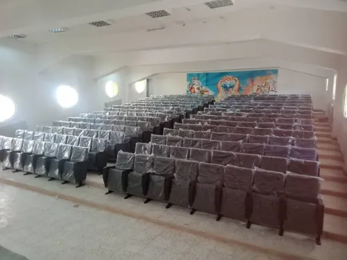 Chaise conférence et théâtre en polyuréthane pied normal et central 