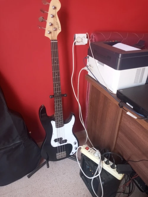 Basse 4 cordes Fender + ampli