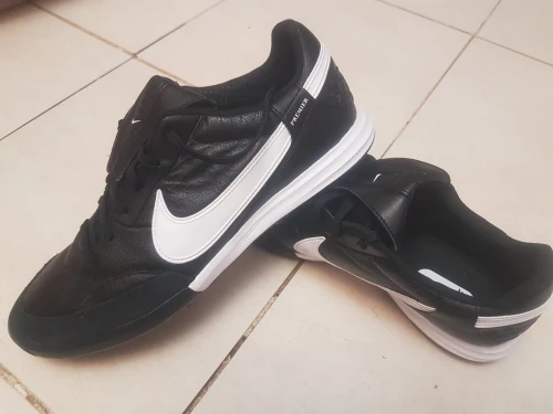 Nike artificiel-turf