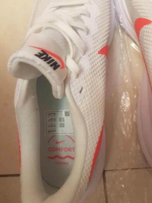 Nike révolution 8