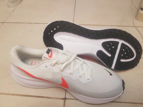 Nike révolution 8