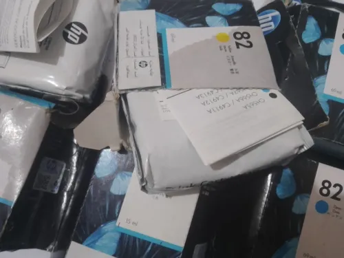 Lot cartouche HP . 7ps hp 82 / 7ps Hp 22 . 2 ps Hp 21 . 1ps HP 135 .