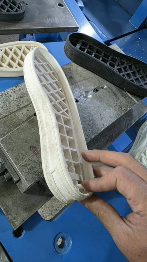 Machine injection pour chaussure 24 poste