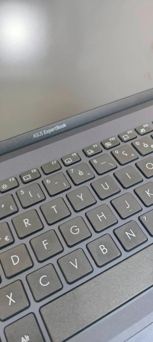 ASUS ExpertBook B1400 i7 11th 24gb ram 512nvme