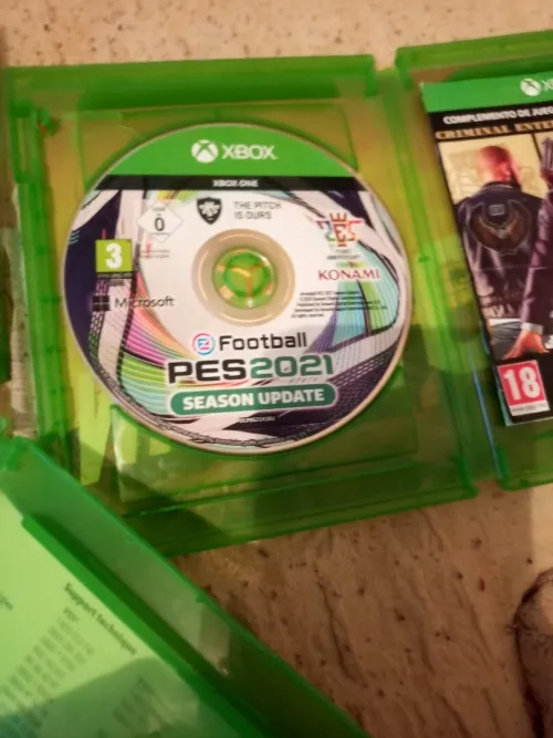 Xbox one s avec les CD es manettes