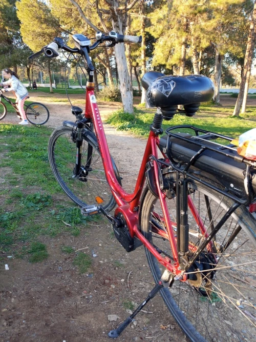 Vélo ville électrique avec chargeur marche bien tél