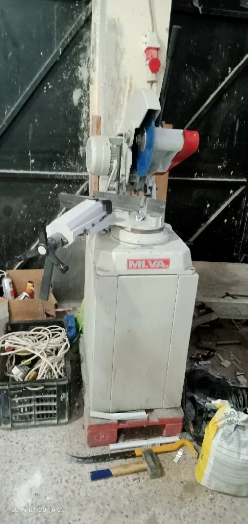 Machine MIVA ITALIE+CLAMEUSE+table de travail 