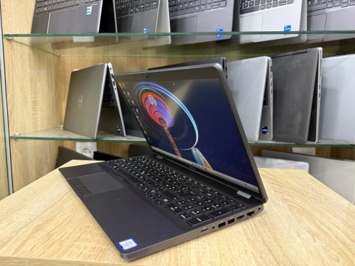 DELL LATITUDE 5500| i7 8eme |RAM 16Go | SSD 256Go| Écran 15,6 FHD | GPU Intel UHD + Radeon X540