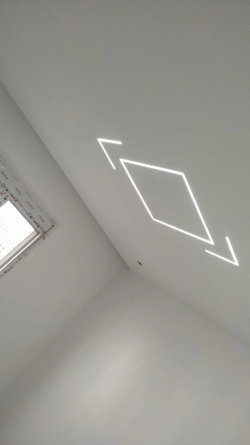 Faux plafond placoplâtre et peinture maison 