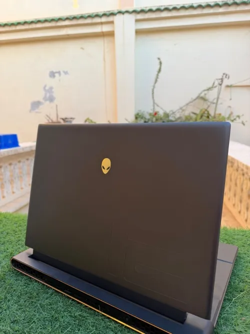 Alienware M16 - RTX 4080 / Ryzen 9 7845hx / 32RAM /1TB /16" QHD (1440p) - 240hz
