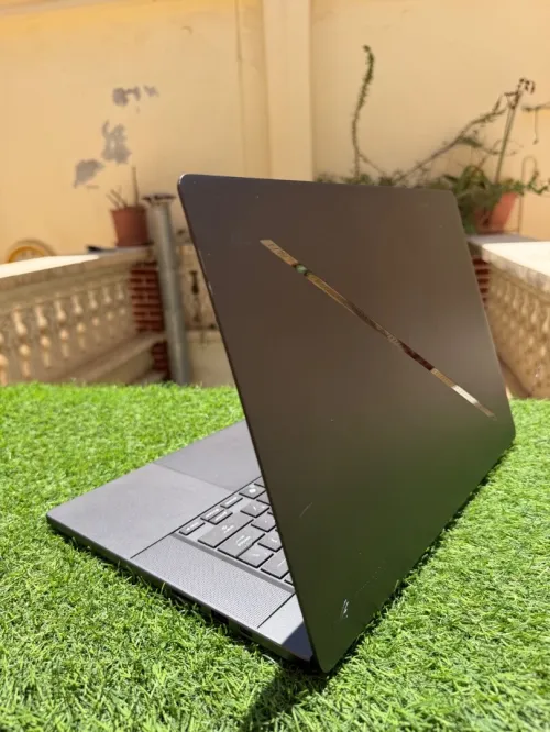 ASUS ROG Zephyrus G16 / Ultra 9 285Hx/ RTX 5070/RAM: 16GB