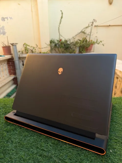 Alienware M16 - RTX 4080 / Ryzen 9 7845hx / 32RAM /1TB /16" QHD (1440p) - 240hz