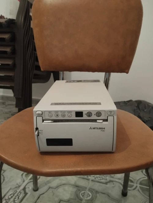 Echographie (Sonoscape) + table + imprimante (mitsubishi)