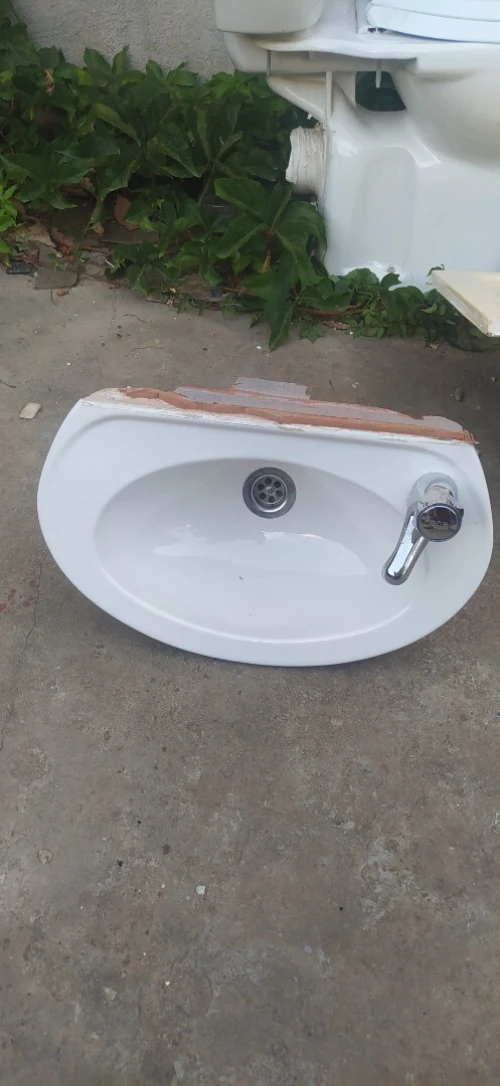  Les toilettes - lavabo salle de bain -lavabo cuisine -la douche 