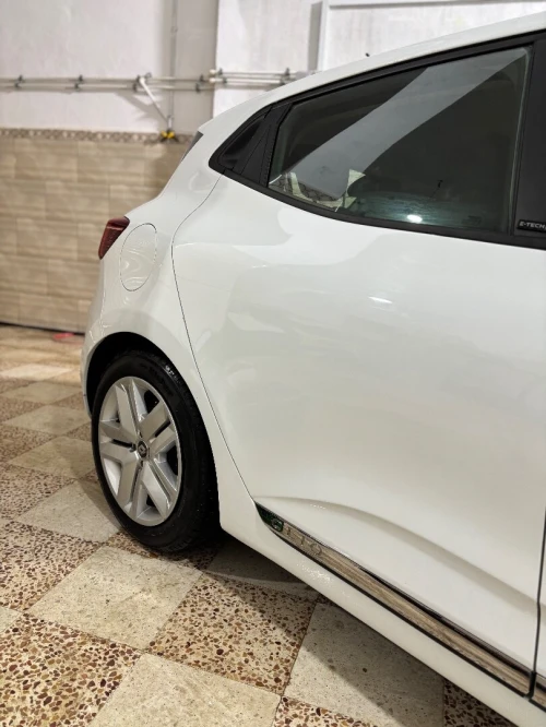 Renault Clio 5 e-tech 2022 Je vends une Clio5 hybride, 140 chevaux
