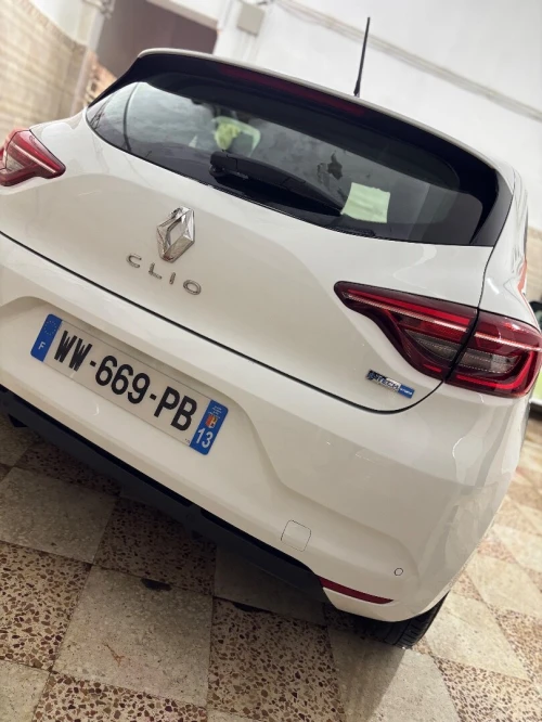 Renault Clio 5 e-tech 2022 Je vends une Clio5 hybride, 140 chevaux