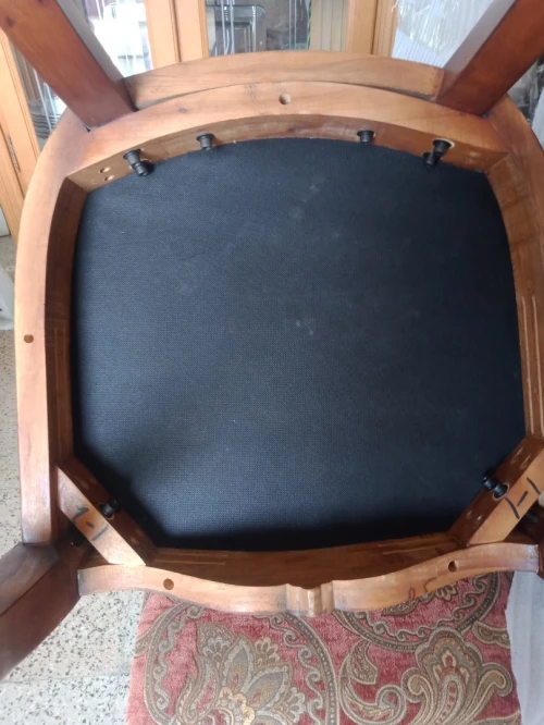 Quatre (04) chaises en hetre massive 