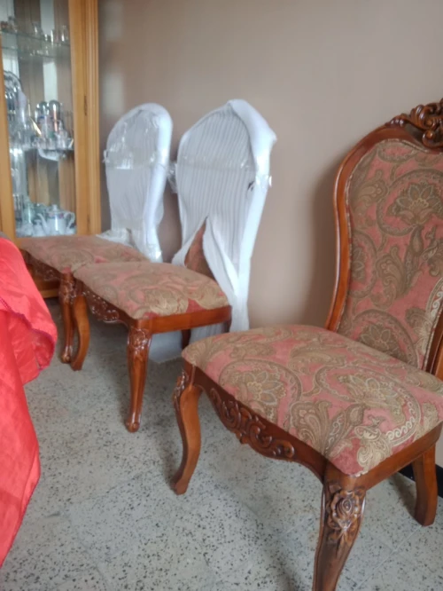 Quatre (04) chaises en hetre massive 