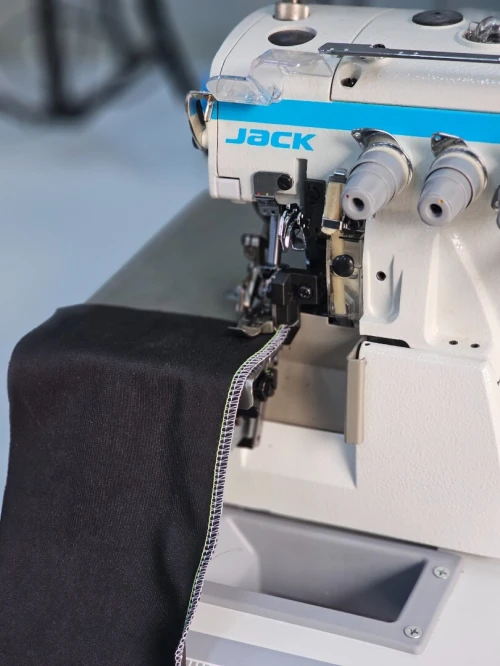 Machine a surjeuteuse jack E4S ماكنة سرفلة جاك 4 فيل E4S