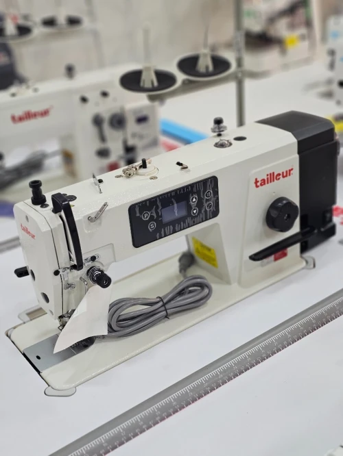 Machine a coudre tailleur tl4-D