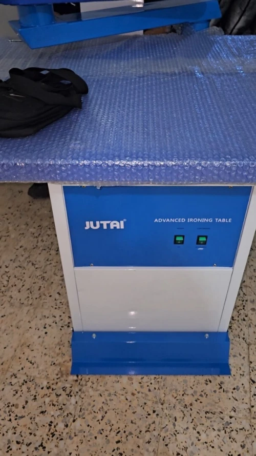 Table de repassage aspirante et chauffante carré طاولة حدادة مستطيلة