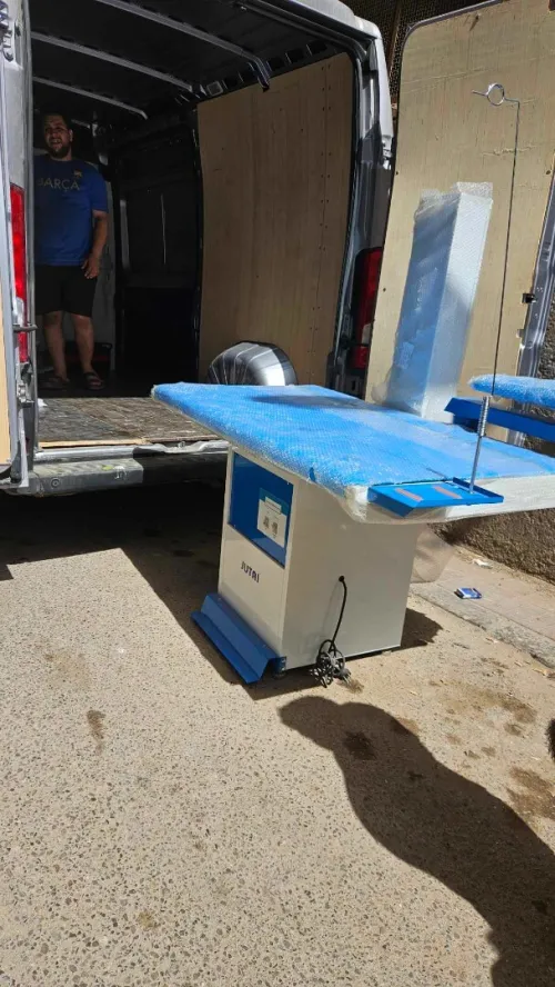 Table de repassage aspirante et chauffante carré طاولة حدادة مستطيلة