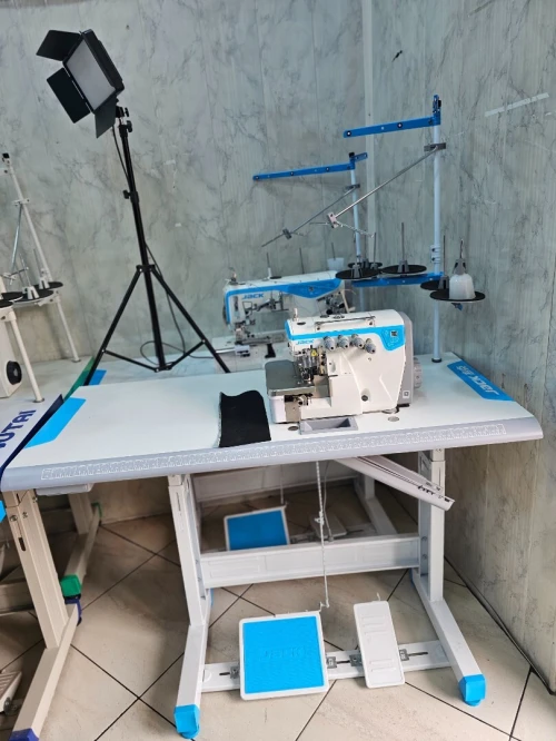 Machine a surjeuteuse jack E4S ماكنة سرفلة جاك 4 فيل E4S