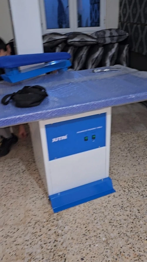 Table de repassage aspirante et chauffante carré طاولة حدادة مستطيلة