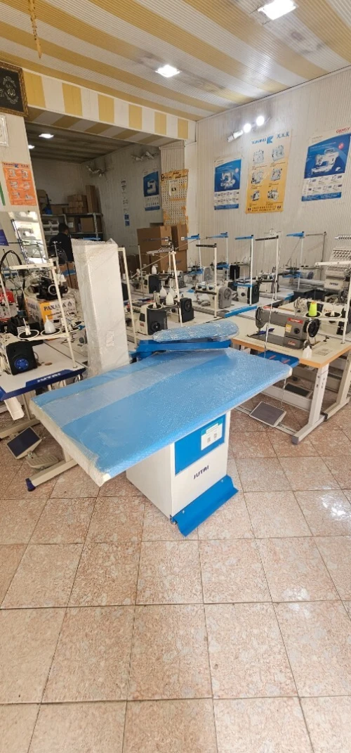 Table de repassage aspirante et chauffante carré طاولة حدادة مستطيلة