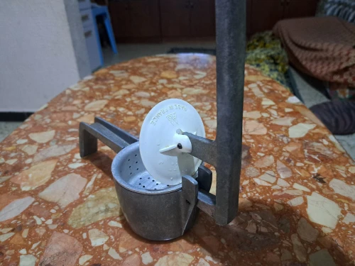 Machine à jus manuelآلة عصير